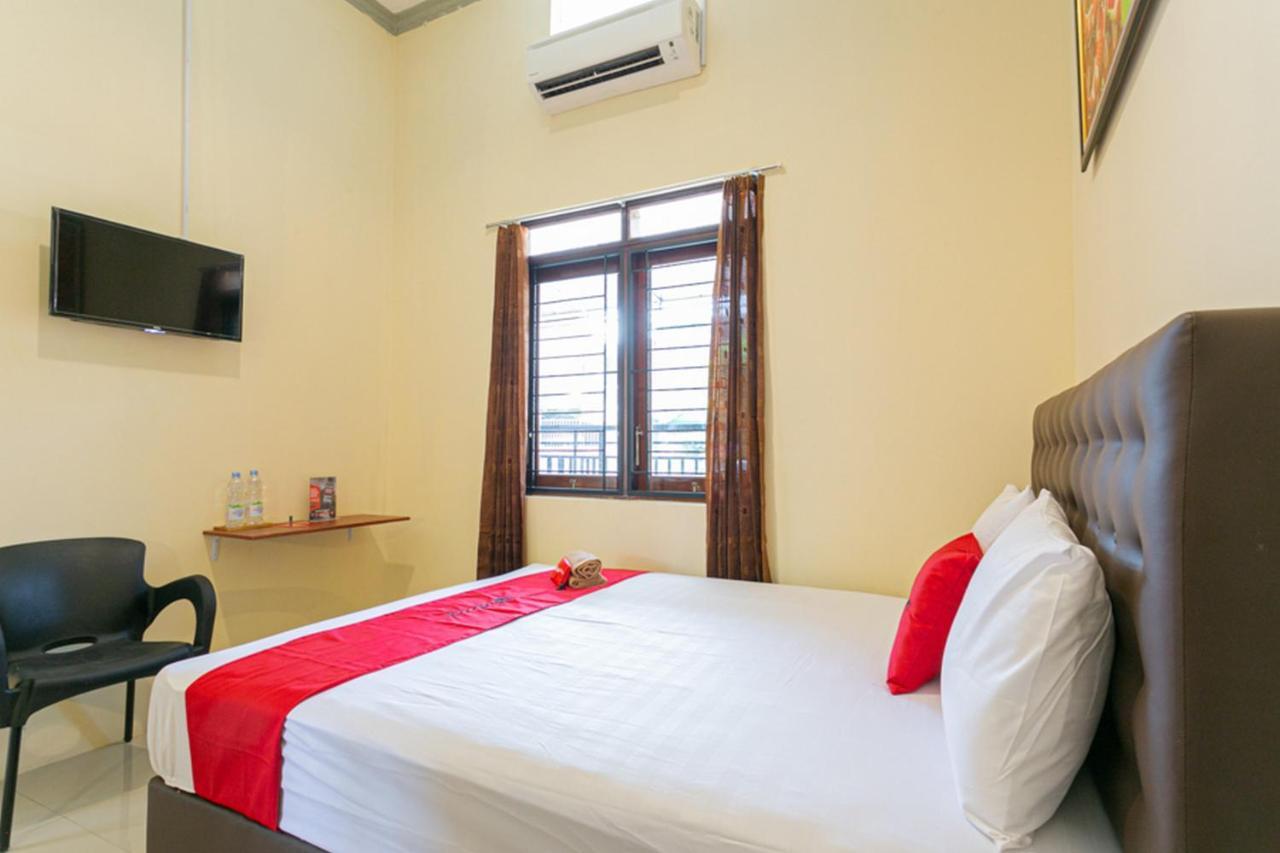 Reddoorz @ Hotel Surabaya Sumenep Exterior foto